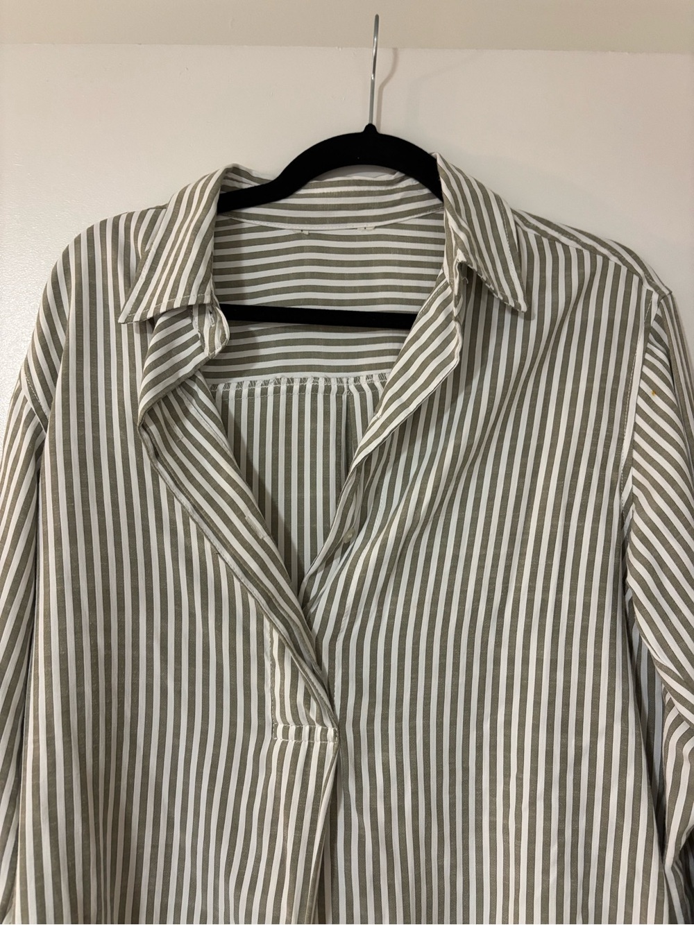 Relaxed Striped 3/4 Button-Front Shirt in grey and White - Picture 4 of 4